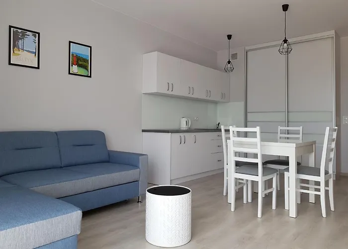 - 17 Jastrzębia Góra